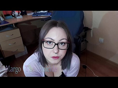 ❤️ Seksuali mergina su akiniais giliai čiulpia dildo į kamerą ❌ Seks video prie mūsų ❌️❤