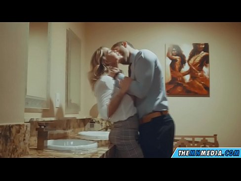 ❤️ Kai krūtininga blondinė vilioja tave viešajame tualete ❌ Seks video prie mūsų ❌️❤